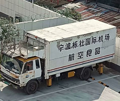 公司售服對(duì)機(jī)場(chǎng)中央廚房系統(tǒng)冷卻用冷水機(jī)進(jìn)行回訪，發(fā)現(xiàn)風(fēng)險(xiǎn)，解決問(wèn)題